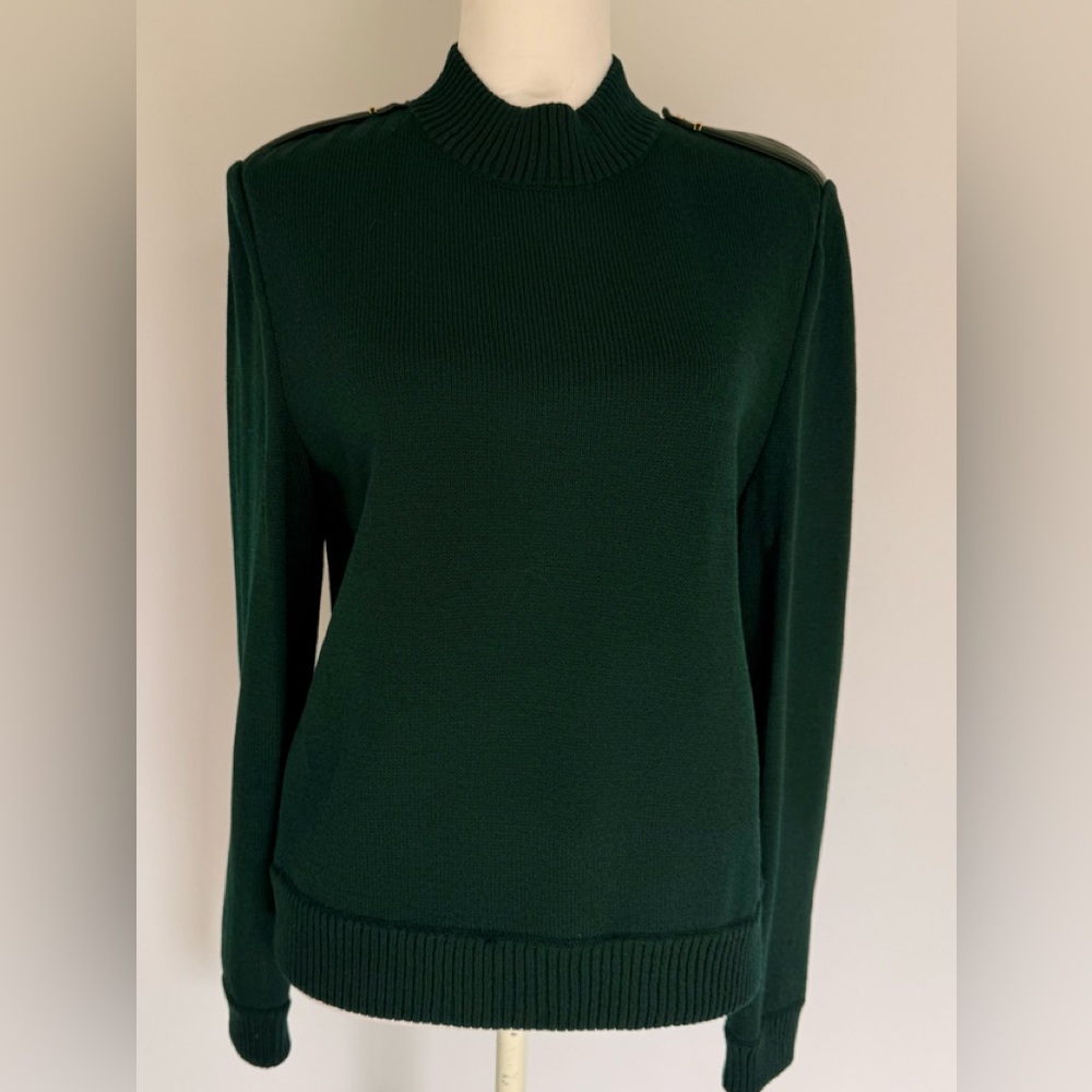 St. John Collection by Marie Gray Long Sleeve Turtleneck Sweater - Size 8.